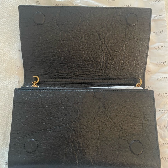 NEW Earth Pebbled Vegan Leather Black Crossbody Handbag w/ Duster - Picture 5 of 16